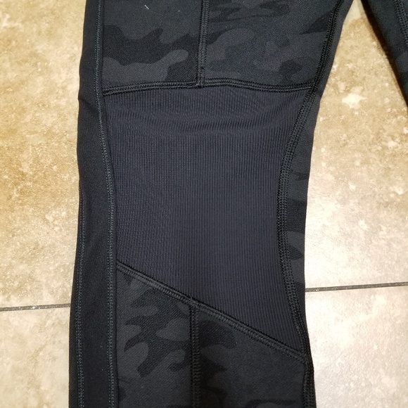 SOLD Lululemon sun salutation black camo sz 6 - Picture 5 of 7